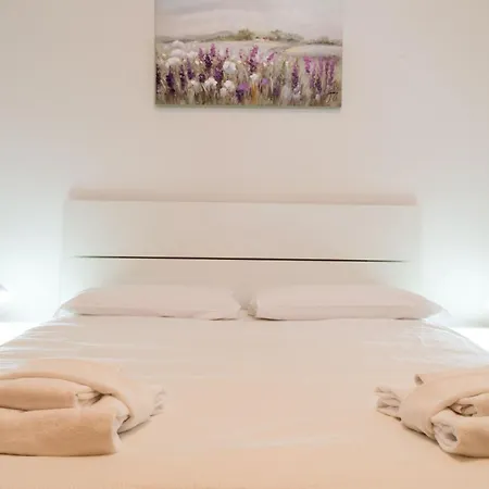 Appartamento Luminoso Con Terrazzo E Parcheggio
